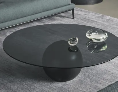 Tavolino rotondo Circus coffee table con top in cristallo fumè sorretto da una base sferica in metallo di Bonaldo