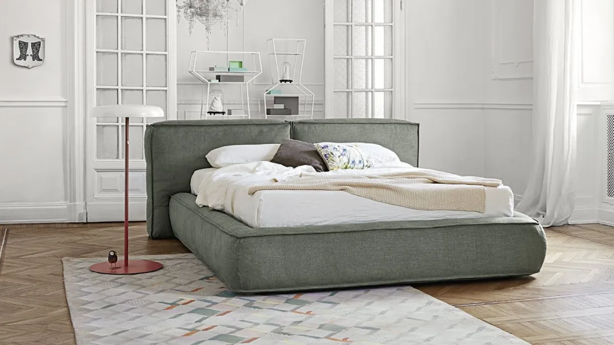 Letto in tessuto imbottito con box contenitore e testiera Fluff di Bonaldo