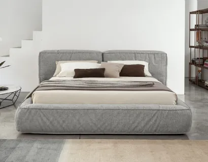 Letto in tessuto imbottito con box contenitore e testiera Fluff di Bonaldo