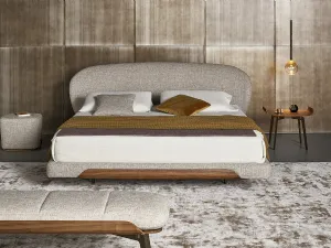 Letto Olos Bed in tessuto con testiera di Bonaldo