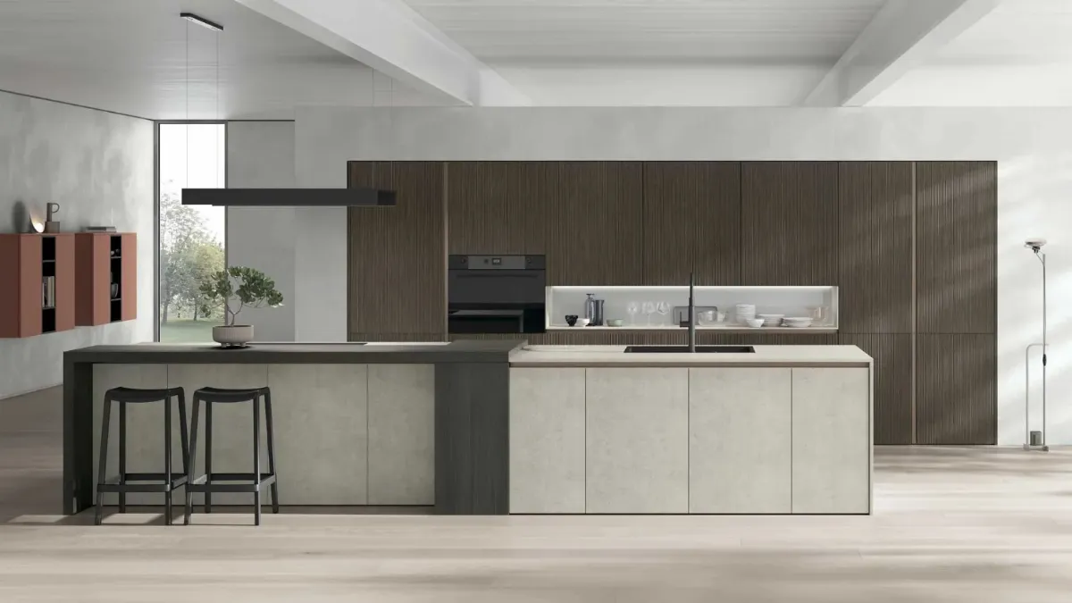 Cucina Moderna con isola Aliant v15 in termocotto e neolith di Stosa